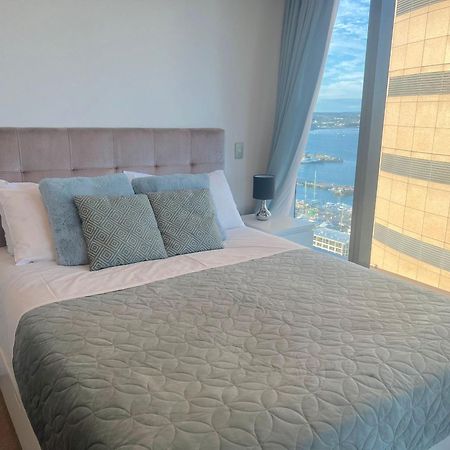 Magnificent Harbour View Skytower View Apartment In Cbd オークランド エクステリア 写真