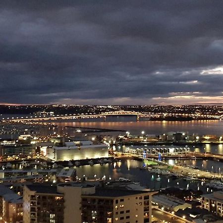 Magnificent Harbour View Skytower View Apartment In Cbd オークランド エクステリア 写真
