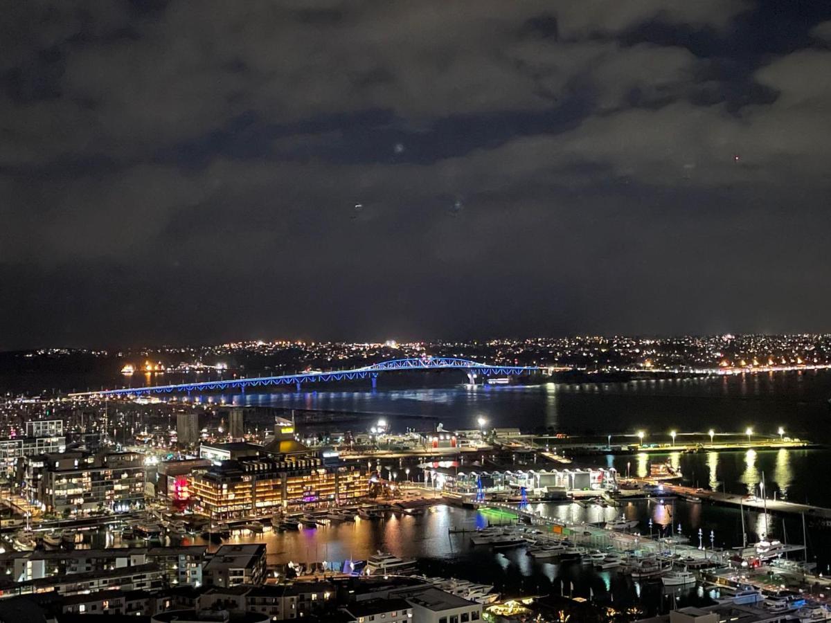 Magnificent Harbour View Skytower View Apartment In Cbd オークランド エクステリア 写真