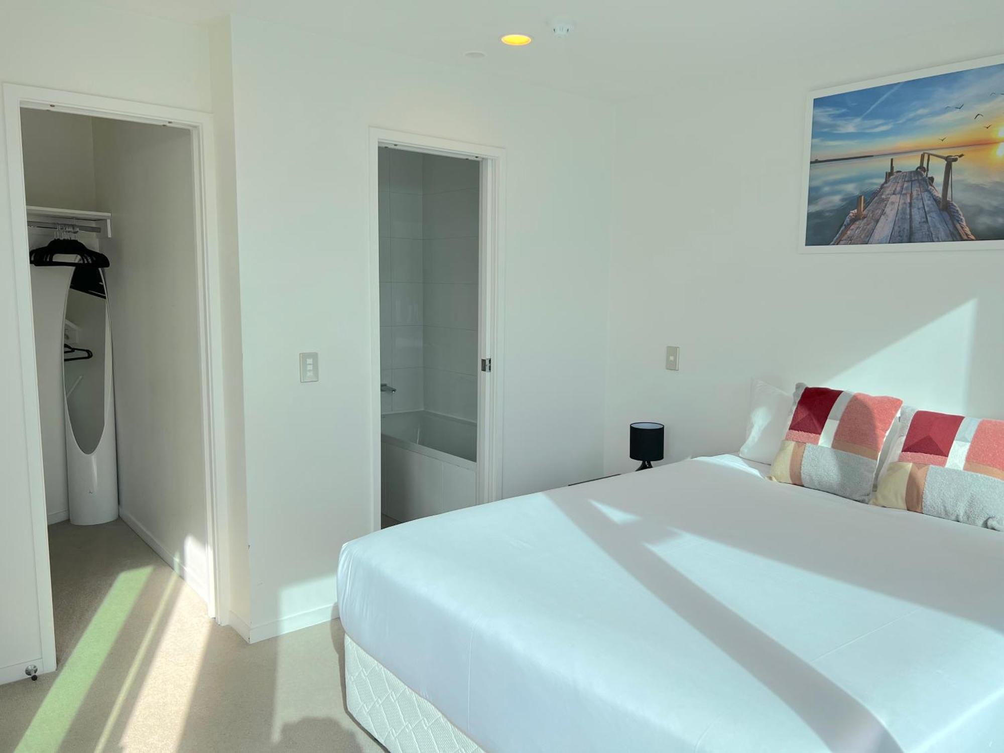 Magnificent Harbour View Skytower View Apartment In Cbd オークランド エクステリア 写真